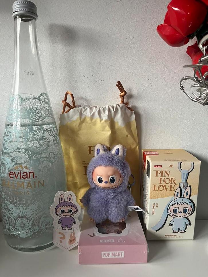 Labubu pin for love ?, Verzamelen, Poppetjes en Figuurtjes, Zo goed als nieuw, Ophalen of Verzenden