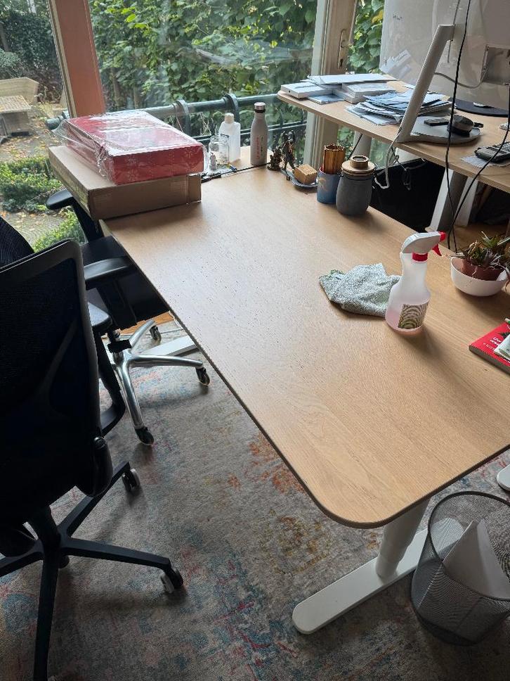 2 x IKEA Bekant zit sta bureau 160 x 80 cm, Huis en Inrichting, Bureaus, Gebruikt, Stabureau, Elektrisch, In hoogte verstelbaar