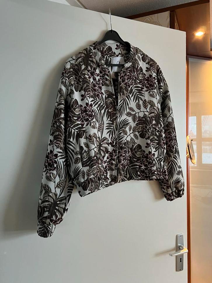 Zoso Bomberjas met Print - Maat M, Kleding | Dames, Jasjes, Kostuums en Pakken, Zo goed als nieuw, Jasje, Maat 38/40 (M), Ophalen of Verzenden