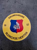 3051 Sticker Drumfanfare Blerickse Herten 1957, Ophalen of Verzenden, Gebruikt