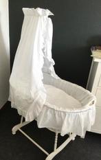 Complete verrijdbare  witte rotan wieg, Kinderen en Baby's, Babywiegjes en Ledikanten, Ophalen, Zo goed als nieuw, Wieg