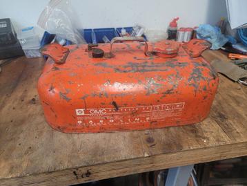 2x Brandstoftank, metaal 11,4 liter en ong. 10 liter. beschikbaar voor biedingen