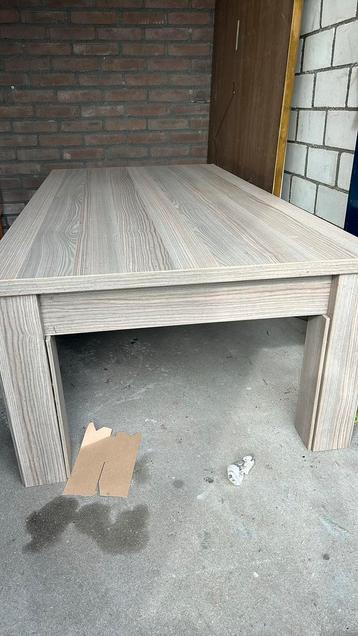 Salontafel beschikbaar voor biedingen