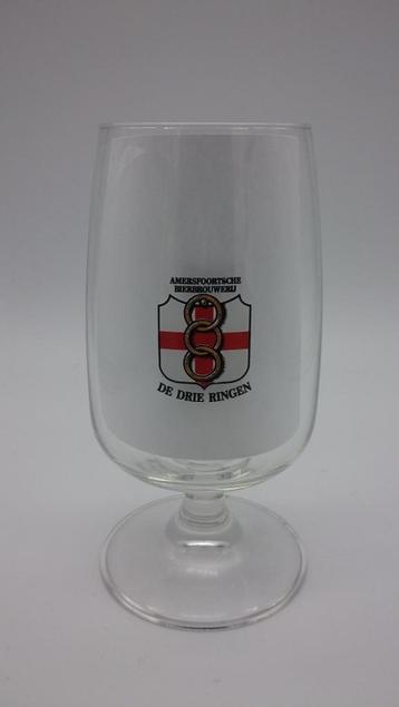 De Drie Ringen Bierglas op voet beschikbaar voor biedingen