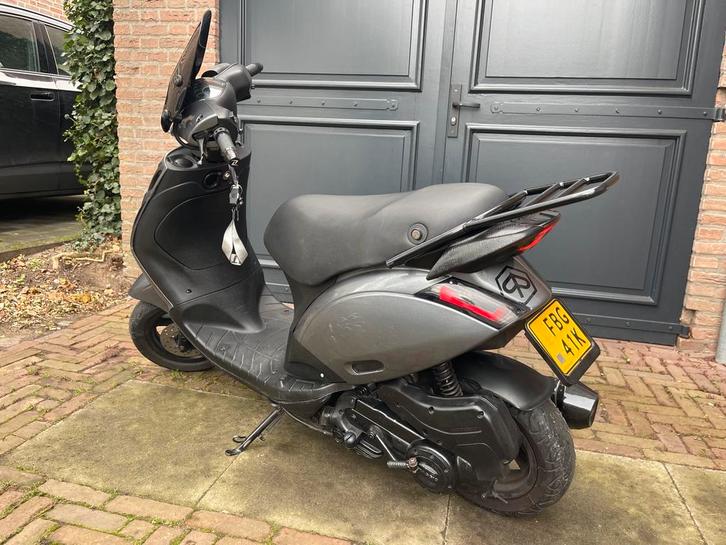 Piaggio Zip IGET 80cc Malossi • Akrapovič  • 85 km/u GPS, Fietsen en Brommers, Scooters | Piaggio, Gebruikt, Zip, Maximaal 45 km/u
