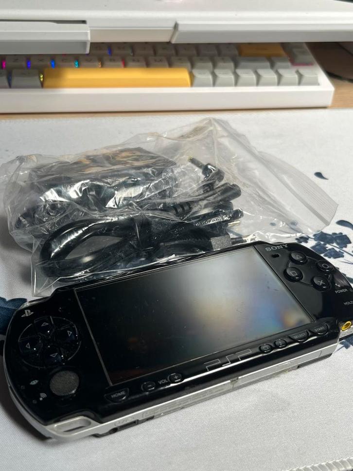 PSP Sony 2004 Black, Spelcomputers en Games, Games | Overige, Zo goed als nieuw, 1 speler, Ophalen of Verzenden