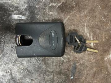 Slot van powerlock beschikbaar voor biedingen