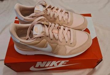 Nike INTERNATIONALIST maat 39 nieuw beschikbaar voor biedingen