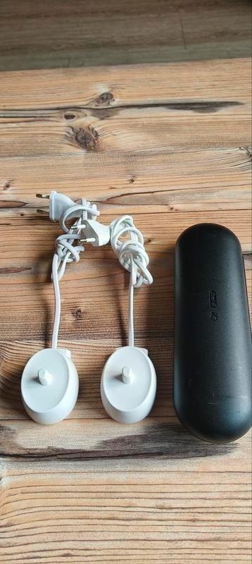 Oral-B Opladers + Travel Case – Origineel & werkt perfect beschikbaar voor biedingen