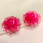 Vintage retro oorbellen clips roze bloemen 50s jaren '80 80s, Knopjes of Stekers, Overige materialen, Roze, Zo goed als nieuw