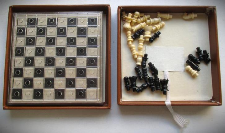 Schaakset~Schaakspel Sakk~Hongaarse reisversie jrn 60, Verzamelen, Retro, Huis en Inrichting, Ophalen of Verzenden