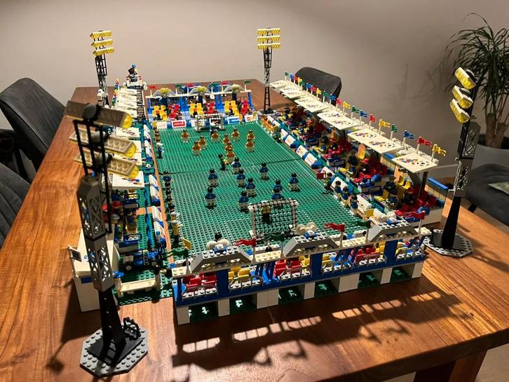 Compleet LEGO voetbalstadion, Kinderen en Baby's, Speelgoed | Duplo en Lego, Gebruikt, Lego, Complete set, Ophalen of Verzenden