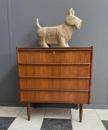 1956 DEENS teak 4 lade kast van Egon Jensen 1 la met sleutel beschikbaar voor biedingen