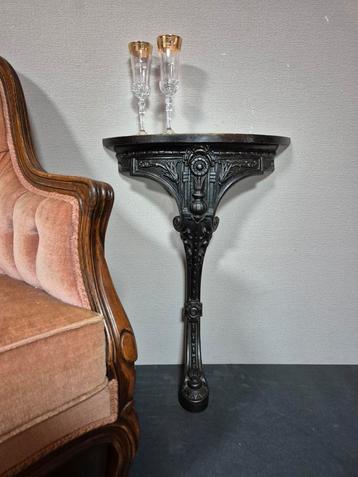 Vintage gietijzeren wandtafel / telefoontafel / bijzettafel beschikbaar voor biedingen