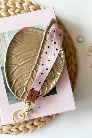 Keycord - lichtroze / beige met zwarte hartjes beschikbaar voor biedingen