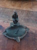 Bronzen Asbak Visser met Vis, Ophalen, Brons