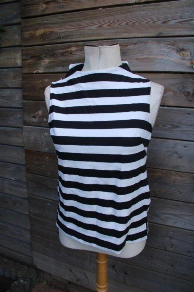 Top zwart/ offwhite Sey Studio ( Purdey) mt M Vaste prijs, Kleding | Dames, Tops, Zo goed als nieuw, Maat 38/40 (M), Zwart, Zonder mouw