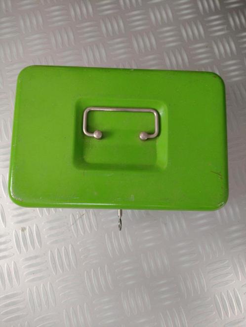 Vintage Groene Geldkist met Sleutel, Antiek en Kunst, Antiek | Kantoor en Zakelijk, Ophalen