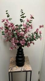 Bloesem boeket met zwarte Vaas, Ophalen of Verzenden, Zo goed als nieuw