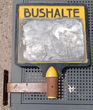 sixties bushaltebord met houder beschikbaar voor biedingen
