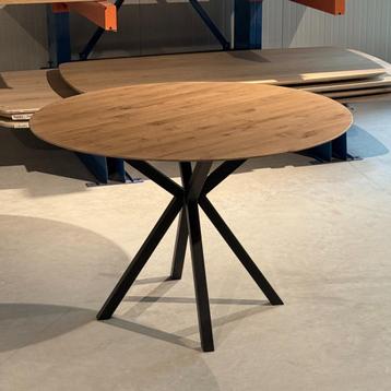 Eiken eetkamer tafel rond met verjongd blad japandi kleur  beschikbaar voor biedingen