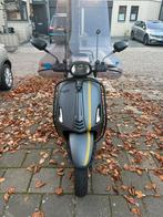 Vespa sprint uit 2017 - 30 KM - full option, Ophalen, Zo goed als nieuw