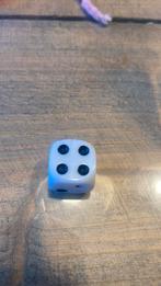 Dobbelsteen met vier bovenop, Ophalen of Verzenden, Zo goed als nieuw