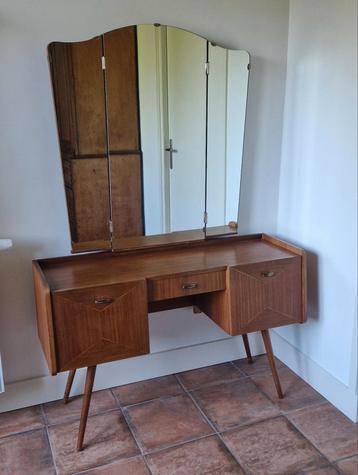 Elegante vintage design kaptafel teak fineer 60-er jaren beschikbaar voor biedingen