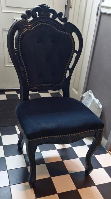 Brocante stoel  beschikbaar voor biedingen