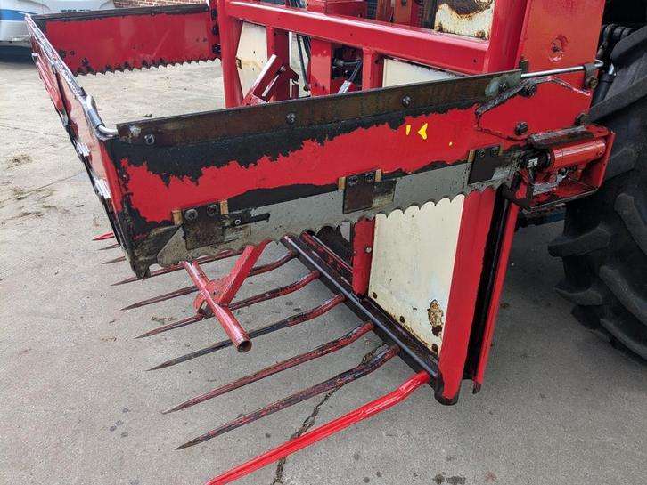 Degelijke TRIOLIET KUILVOER SNIJDER MET HEF, Zakelijke goederen, Agrarisch | Werktuigen, Voertechniek, Ophalen