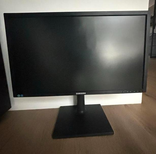 24 inch monitor - Perfect voor dagelijks gebruik!, Computers en Software, Monitoren, Gebruikt, 60 Hz of minder, DVI, VGA, In hoogte verstelbaar