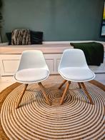 Twee witte kinderstoeltjes met houten poten, Kinderen en Baby's, Kinderkamer | Tafels en Stoelen, Ophalen, Gebruikt, Stoel(en)