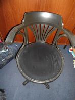 Zwarte Thonet draaistoel, Ophalen