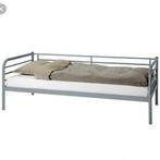 Ikea metalen 1 persoonsbed (zonder lattenbodem), Huis en Inrichting, Slaapkamer | Bedden, Grijs, 90 cm, Gebruikt, Eenpersoons