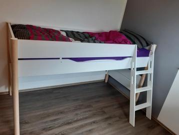 Hoogslaper,speelbed 90 x 200 inkl.lattenbodem en matras. beschikbaar voor biedingen