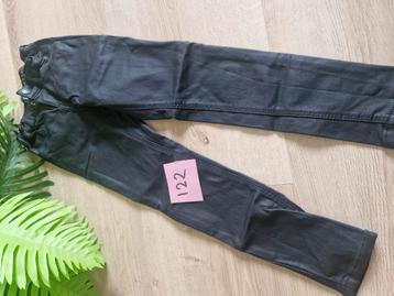 Coated jeans maat 122 beschikbaar voor biedingen