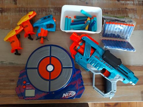 Nerf pakket met diverse nerf en pijltjes en schietschijf, Kinderen en Baby's, Speelgoed | Buiten | Actiespeelgoed, Zo goed als nieuw