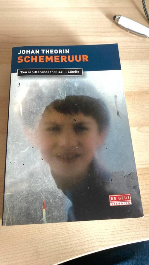 Johan Theorin - Schemeruur, Boeken, Detectives, Zo goed als nieuw, Ophalen of Verzenden