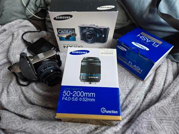 Samsung NX100 compactcamera met flits en extra lens beschikbaar voor biedingen