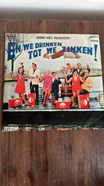 LP Johnny Hoes - En we drinken tot we zinken, Verzenden, Gebruikt, 12 inch, Levenslied of Smartlap