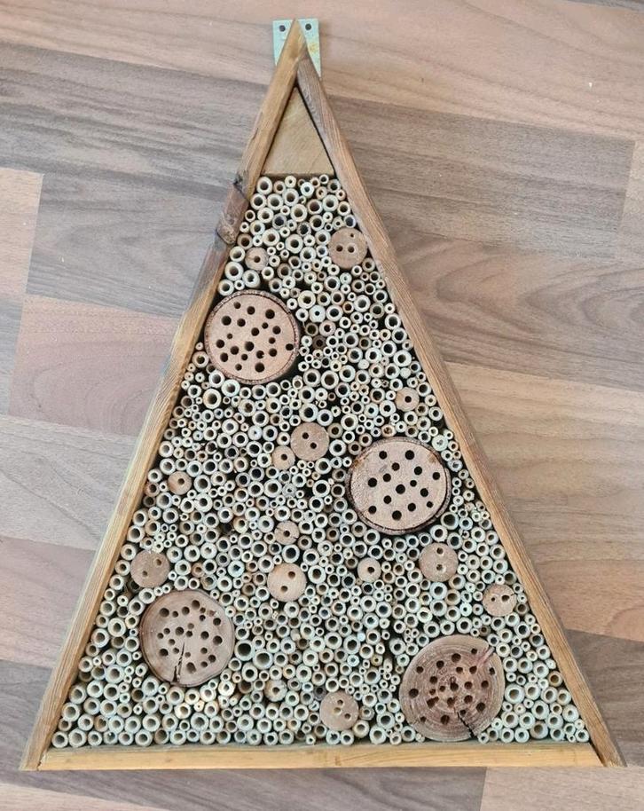 Groot insectenhotel, driehoek, Tuin en Terras, Tuinwanddecoratie, Zo goed als nieuw, Ophalen of Verzenden