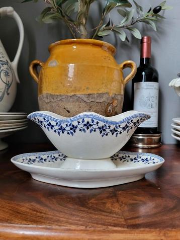 Antieke Franse Sauskom  beschikbaar voor biedingen