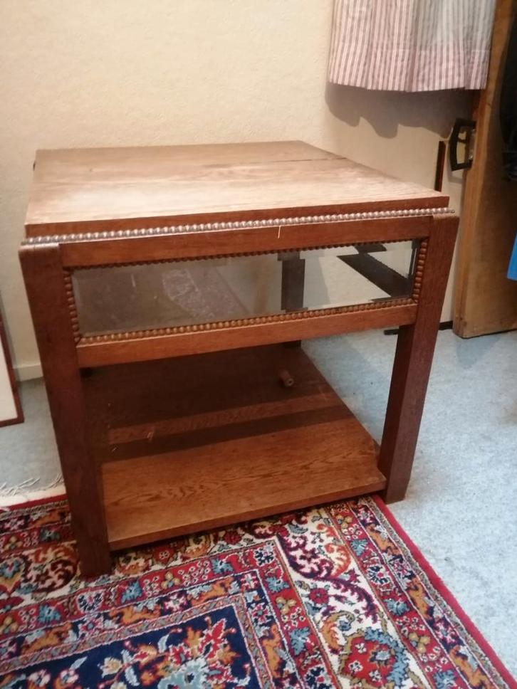 Antiek kastje met geslepen glas, Huis en Inrichting, Tafels | Bijzettafels, Gebruikt, Rechthoekig, Minder dan 55 cm, Ophalen
