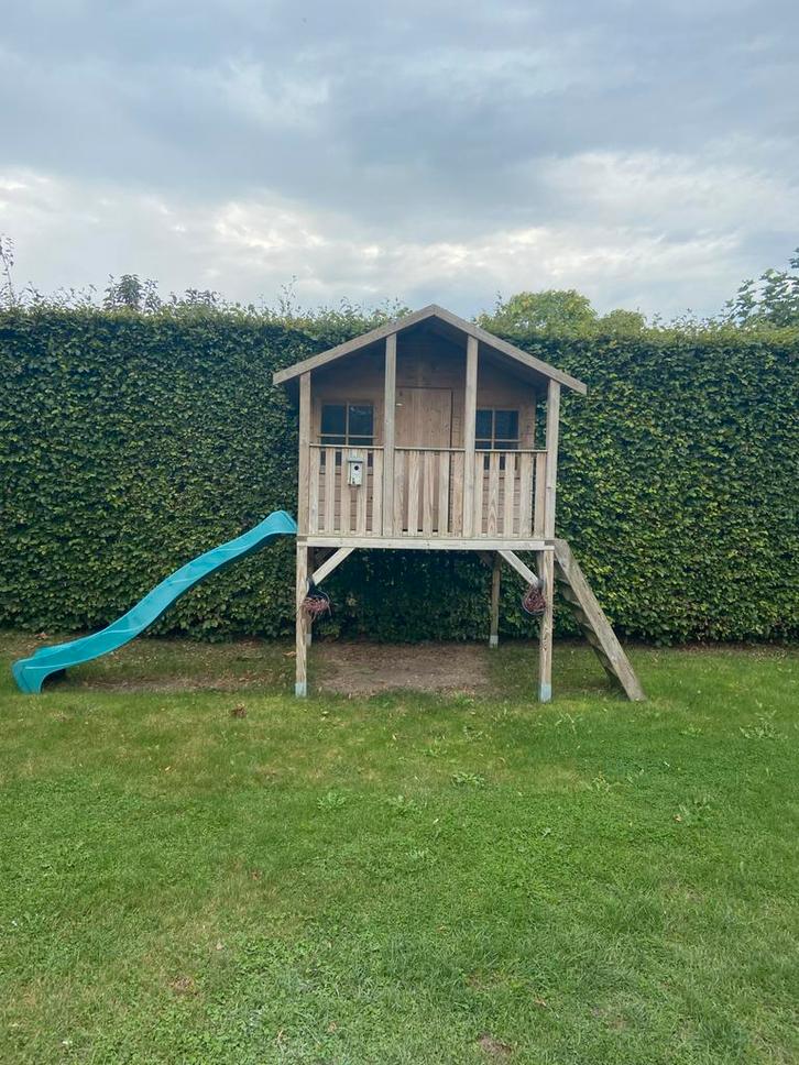Houten speelhuis met glijbaan en ladder, Kinderen en Baby's, Speelgoed | Buiten | Speelhuisjes, Gebruikt, Hout, Ophalen