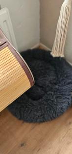 Grijze fluffy mand voor kat of kleine hond, Ophalen of Verzenden, Zo goed als nieuw, Pluche