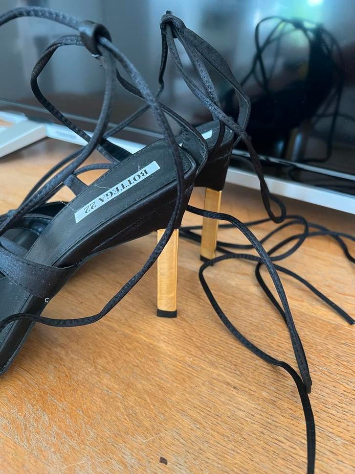 Elegante zwarte hakken met veters Bottega, Kleding | Dames, Schoenen, Zo goed als nieuw, Schoenen met hoge hakken, Zwart, Ophalen of Verzenden