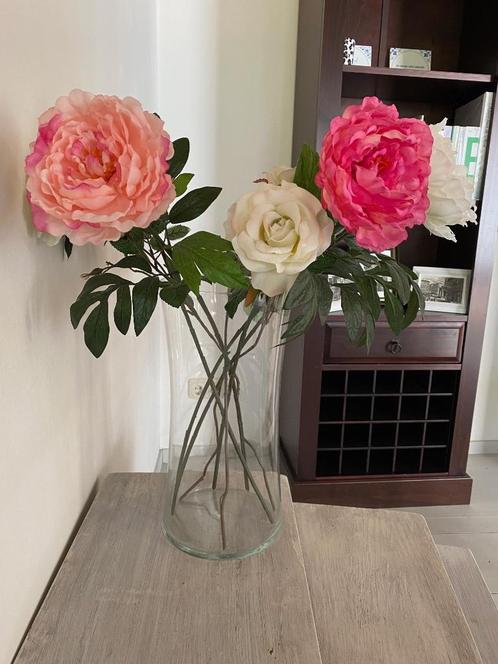 Hoge glazen vaas met kunstbloemen, Huis en Inrichting, Woonaccessoires | Vazen, Zo goed als nieuw, Overige kleuren, Minder dan 50 cm