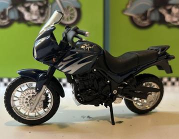 Triumph Tiger - Maisto 1/18 beschikbaar voor biedingen