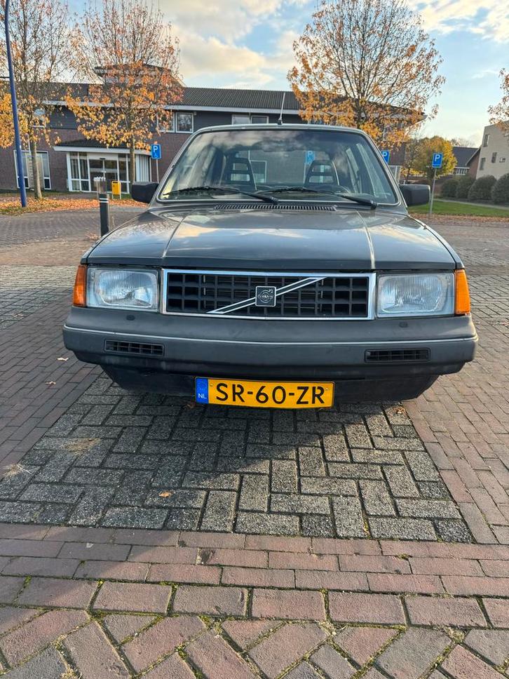 Volvo 340 1.4 GL AUT S6 1988 Grijs, Auto's, Volvo, Particulier, Benzine, Hatchback, Automaat, Origineel Nederlands, Zilver of Grijs