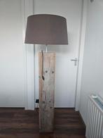 Steigerhouten lampen met grote kap, Huis en Inrichting, Lampen | Vloerlampen, Ophalen, Gebruikt, 150 tot 200 cm
